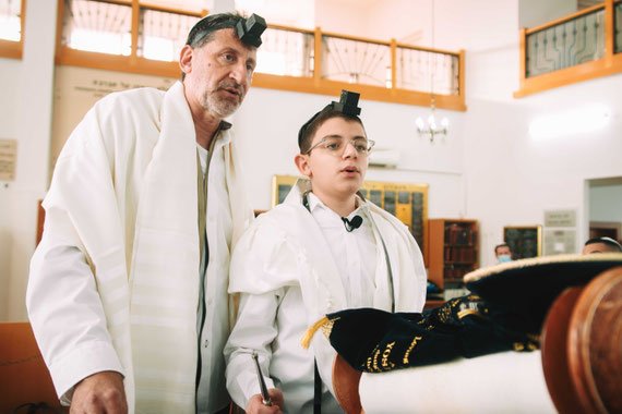 קריאה בתורה - חתן בר המצווה עם אביו
