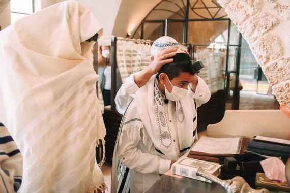 סבא מברך רגע לפני