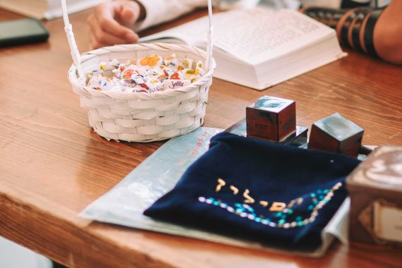 תפילין וסוכריות כבר מוכנות