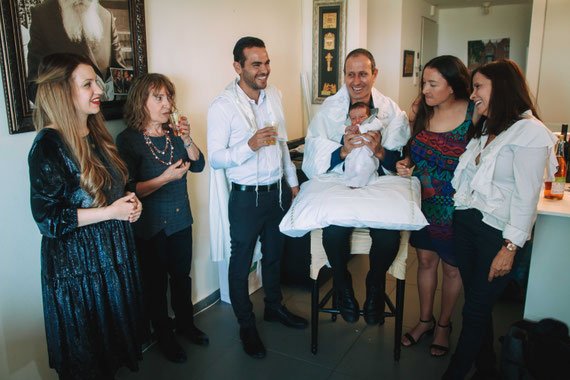 לאחר הטקס | ברית מילה בתוך בית בתל אביב