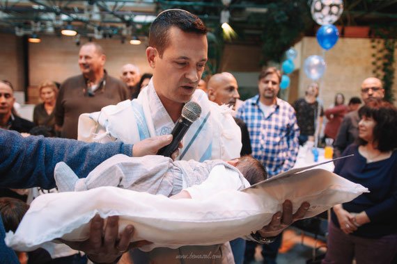 האב מברך לפני הטקס | סטאס מוזיקוב - צלם לברית