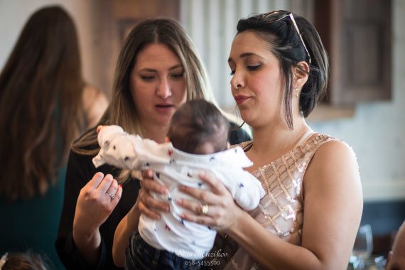 הצגת בתינוק לאורחים | צילום לברית בטוסקה אירועים