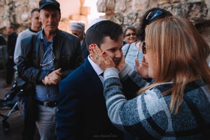 בר מצווה בכותל זו הפקה לא פשוטה – אך שזה מגיע, זה בא במרגש ביותר כולל צילום