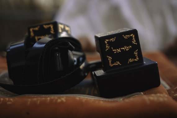 בית התפילין | תפילין ליד ולראש