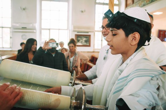 קריאה בספר התורה | צילום בר מצווה ברחובות