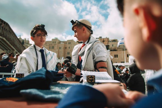 טקס בר המצווה בכותל שהתחיל בזמן