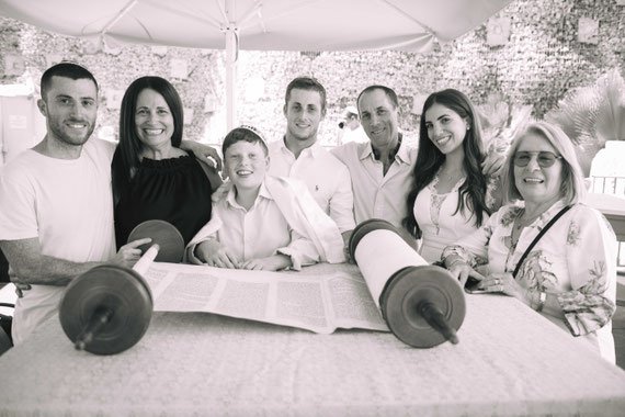 המשפחה המרוצה מצילום בר מצווה