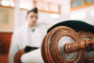 ואחת מבית כנסת