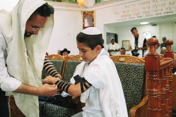 פחות כבודו, פחות