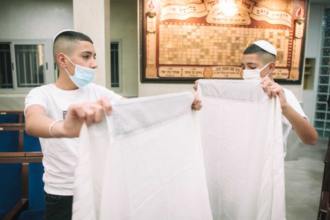 הנחת תפילין של תאומים