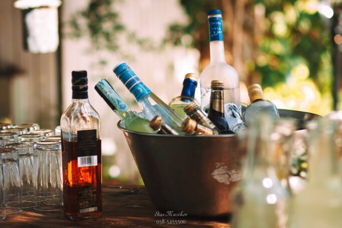 משקאות חריפים חופשי בקבלת פנים