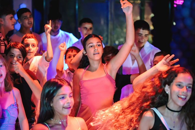 תא צילום לא מגיע לרחבת הריקודים במועדון