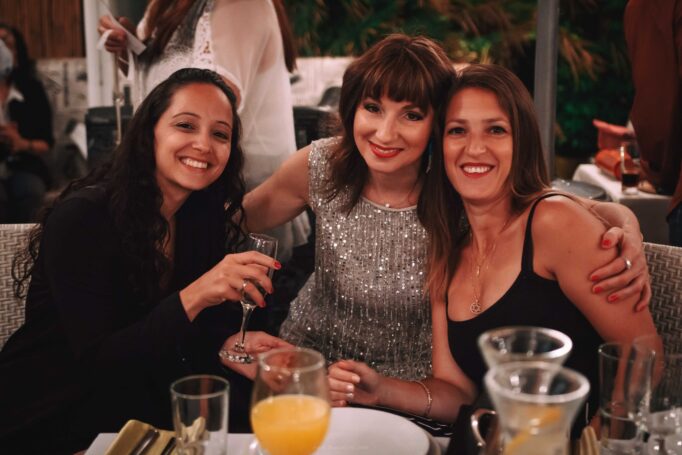 כל החברות שלך - יום הולדת במסעדה 