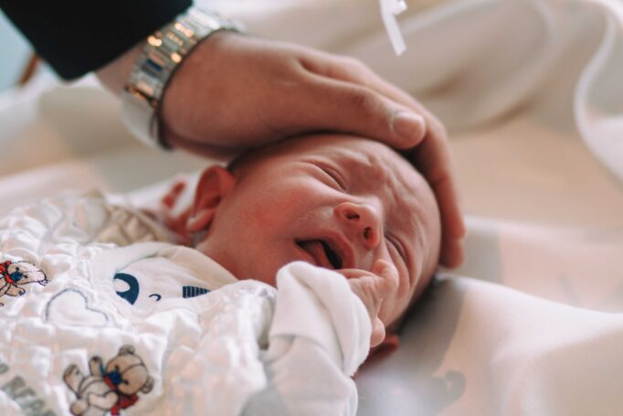 אל תבכה - צילום ברית בבית