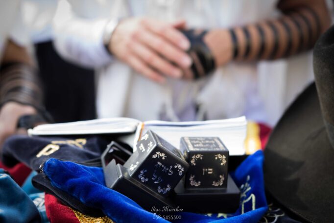 לפני הקריאה בתורה - צילומי בר מצווה