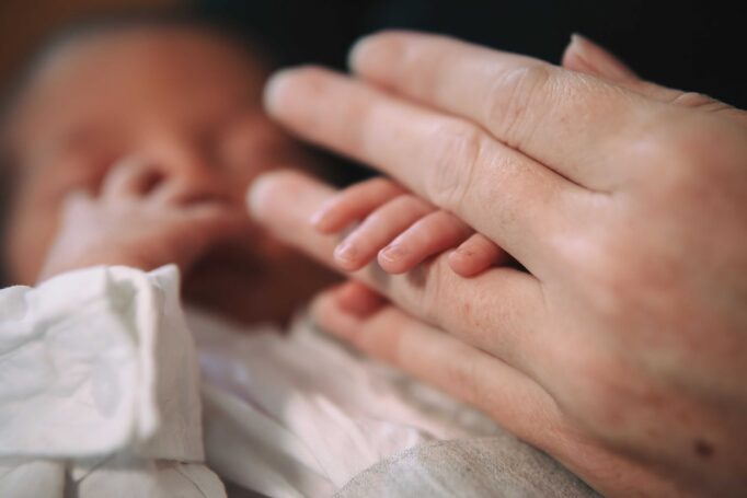 צילום של ניו בורן לפני הטקס בביתכם
