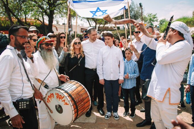 תהלוכת מתופפים ושופרות לבר מצווה בכותל | מחירים וטיפים