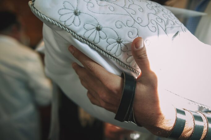 זוויות שמספרות סיפור - בריית מילה במסעדה