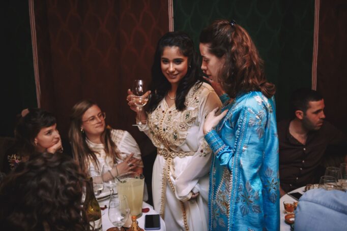 הכלה והחברות - צילום חינה