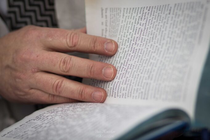 הכנות לטקס בר מצווה: צלם סטילס סטאס מוזיקוב